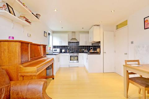 73 Friars Mead, London, E14 3JY