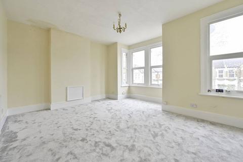 2 bedroom flat to rent, Brownhill Road, Catford, London, SE6