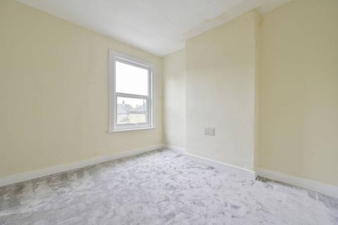 2 bedroom flat to rent, Brownhill Road, Catford, London, SE6