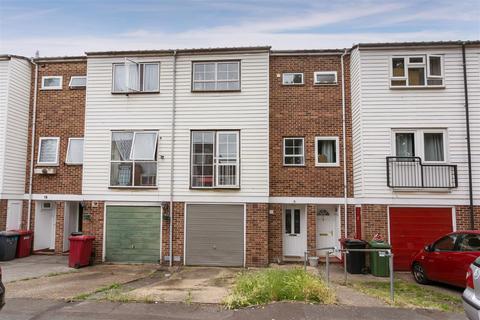 4 bedroom townhouse for sale, Tennyson Way, Slough