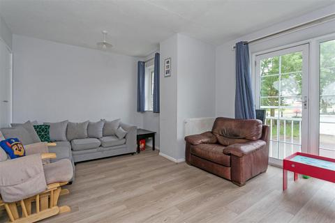 4 bedroom townhouse for sale, Tennyson Way, Slough