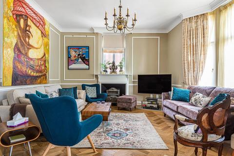 Flat 1l, Portman Mansions Chiltern Street, London, W1U 5AJ