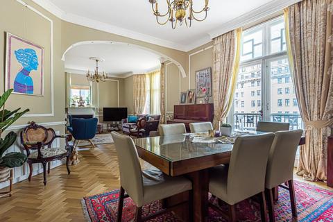 Flat 1l, Portman Mansions Chiltern Street, London, W1U 5AJ