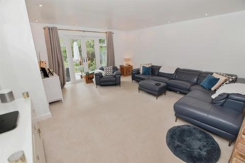 4 bedroom chalet for sale, Grandview Road, Thundersley