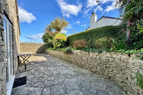 undefined, WORTH MATRAVERS