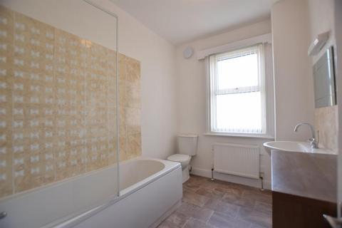 2 bedroom terraced house to rent, Caledonia Street, Scarborough