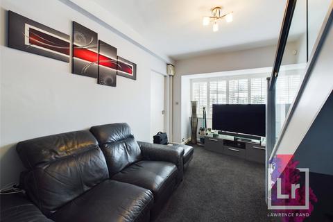 2 bedroom maisonette to rent, Dartmouth Road, Ruislip, HA4