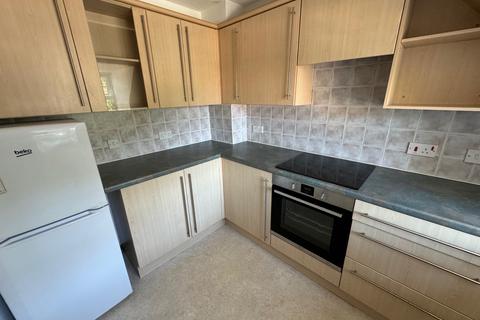 2 bedroom flat to rent, Brooklands Road, Sale M33