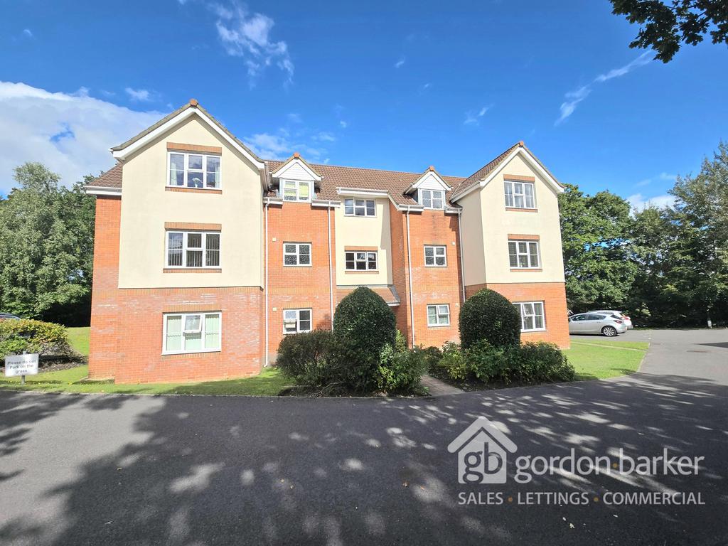 Alder Heights, Poole BH12 2 bed flat for sale £230,000