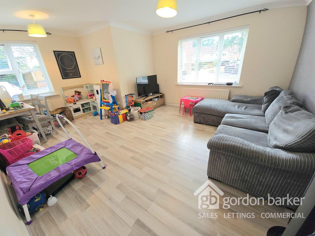Alder Heights, Poole BH12 2 bed flat for sale £230,000