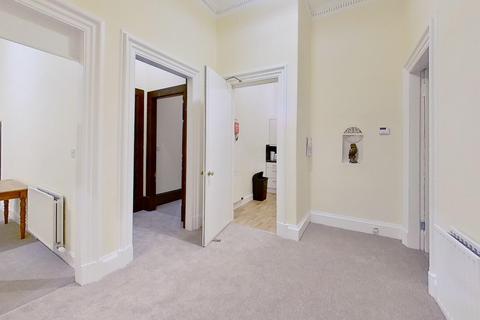 4 bedroom flat to rent, Brunswick Place, Edinburgh, EH7