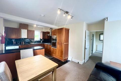 4 bedroom semi-detached house to rent, Buxton Avenue, Silverdale ST5