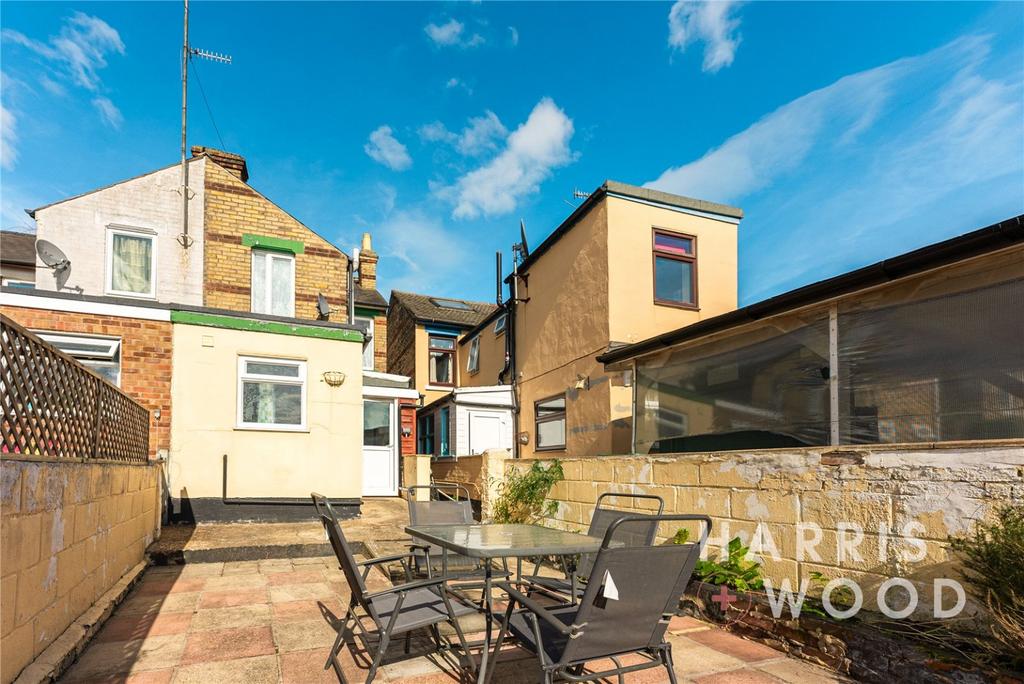 Greenstead Road, Colchester, Essex, CO1 2 bed end of terrace house - £ ...