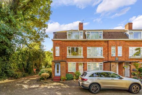 18, Cheyne Court Park Road, Banstead, SM7 3BS