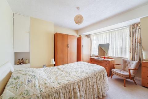18, Cheyne Court Park Road, Banstead, SM7 3BS