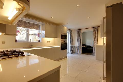 5 bedroom detached house for sale, Northwood Drive, Hessle