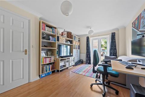 10 Burns Close, Carshalton, SM5 4PY