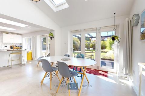27 Lower Park Road, Loughton, IG10 4NB