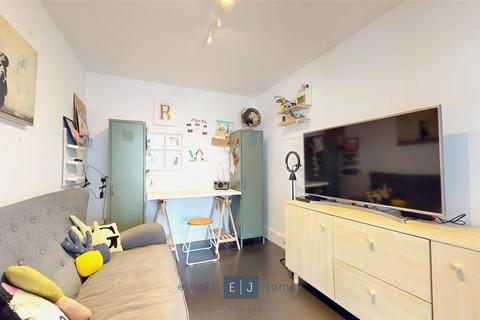 27 Lower Park Road, Loughton, IG10 4NB