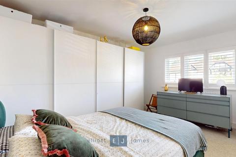 27 Lower Park Road, Loughton, IG10 4NB