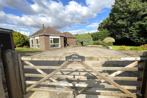 4 bedroom detached bungalow for sale, High Street, Caythorpe, Lincolnshire