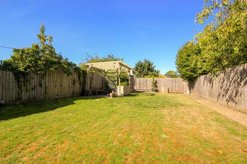 3 bedroom detached house for sale, Fern Road, Rushden NN10