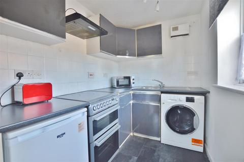 Studio for sale, Franklin Avenue, Slough