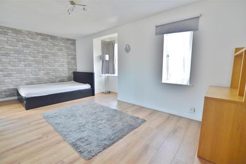 Studio for sale, Franklin Avenue, Slough