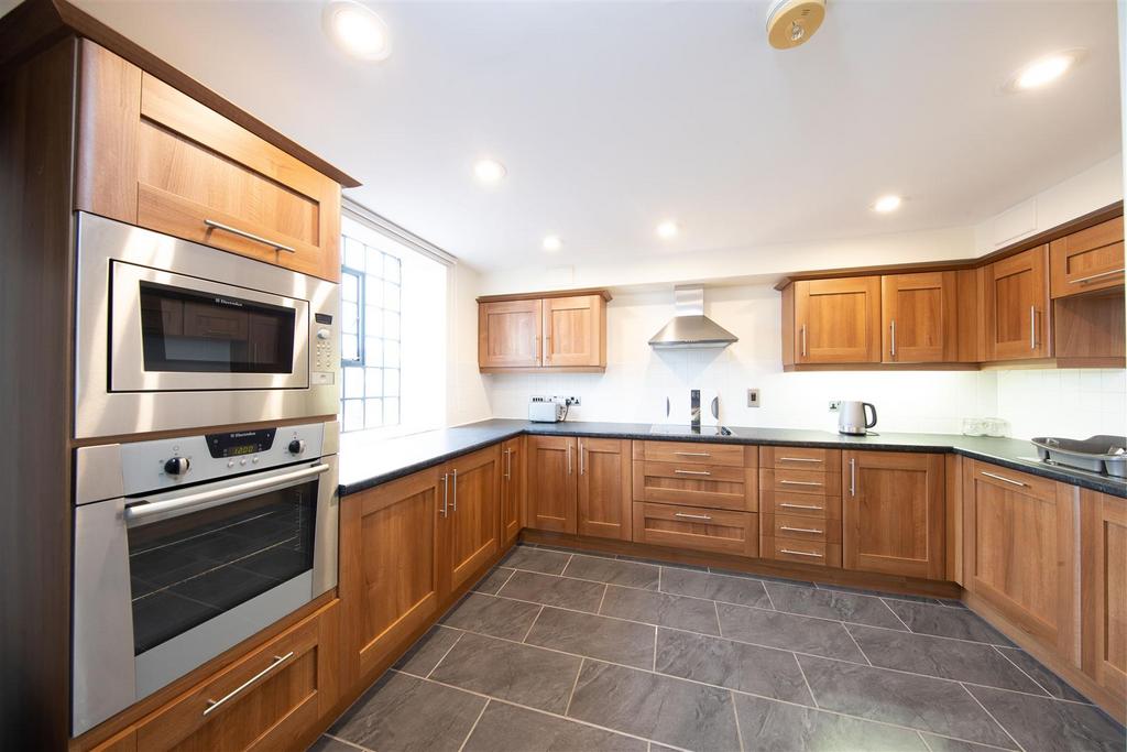 Steam Mill Street, Chester CH3 2 bed apartment to rent £1,270 pcm (£