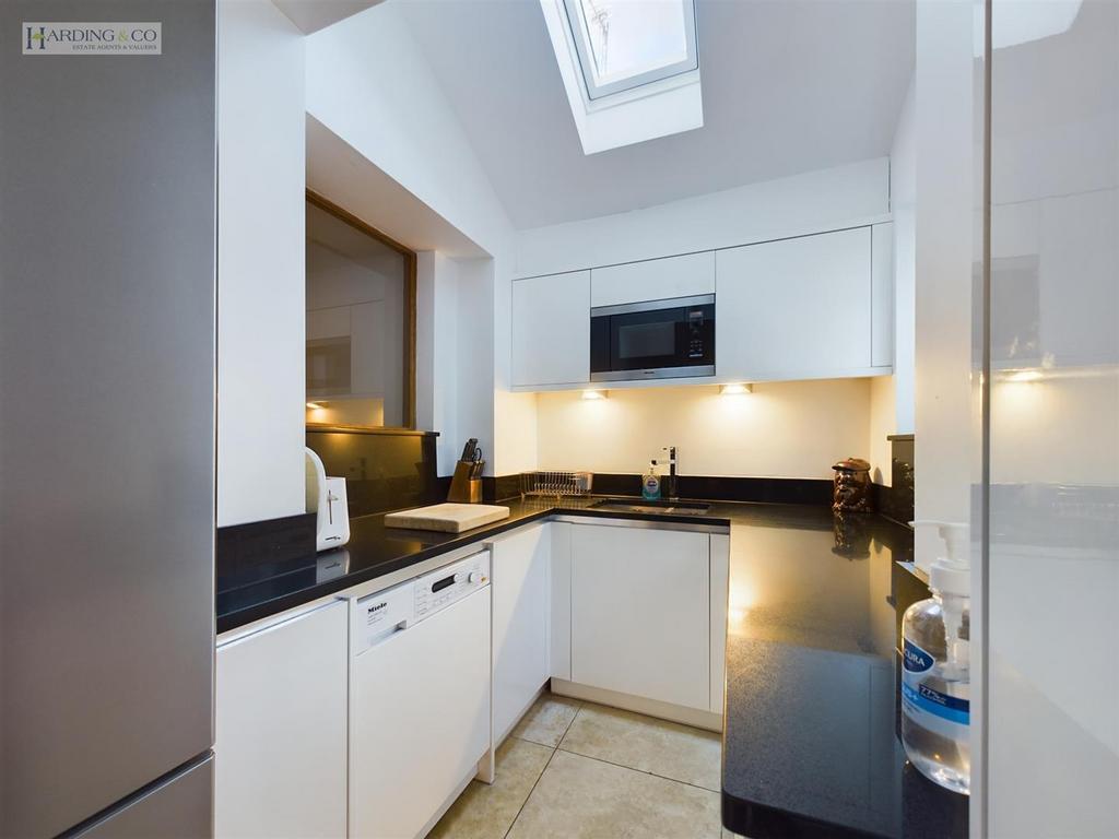Kitchen .2.jpg