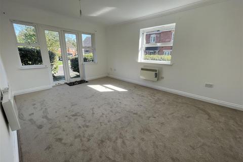 2 bedroom ground floor flat for sale, Jubilee Close, Salisbury SP2