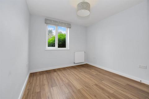 2 bedroom flat for sale, Flowers Close, London NW2