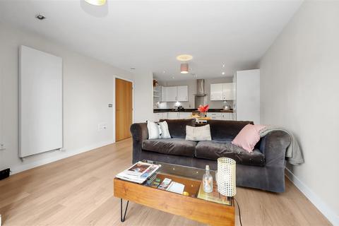 2 bedroom flat for sale, Flowers Close, London NW2