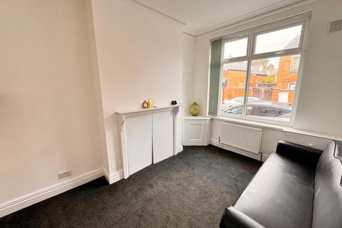 3 bedroom terraced house to rent, 37 Devana Road LE2 1PJ