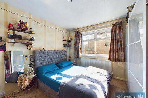 18 Warwick Road, Bradford, BD4 7RA