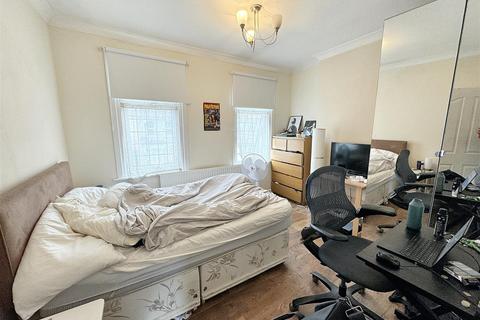 8 Aldworth Road, London, E15 4DL