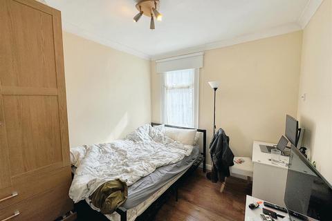 8 Aldworth Road, London, E15 4DL