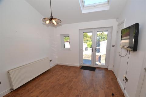 3 bedroom end of terrace house to rent, Ing Head Terrace, Halifax