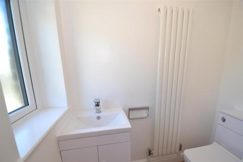 3 bedroom end of terrace house to rent, Ing Head Terrace, Halifax