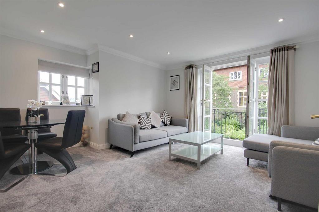 Chesham Road, Berkhamsted 2 bed apartment to rent £1,650 pcm (£381 pw)