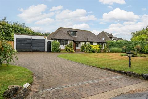 3 bedroom bungalow for sale, Highfields, East Horsley