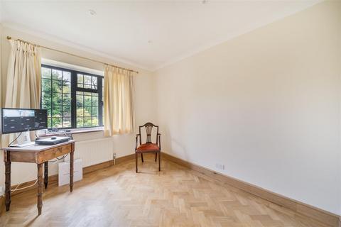 Kumasi Highfields, East Horsley, Leatherhead, KT24 5AA