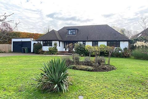 3 bedroom bungalow for sale, Highfields, East Horsley