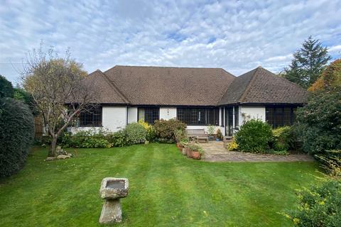 Kumasi Highfields, East Horsley, Leatherhead, KT24 5AA