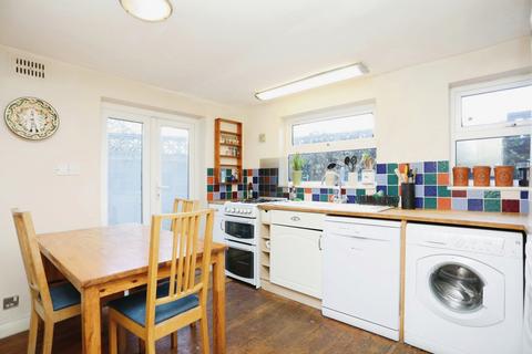 2 bedroom end of terrace house to rent, St. Johns Park London SE3