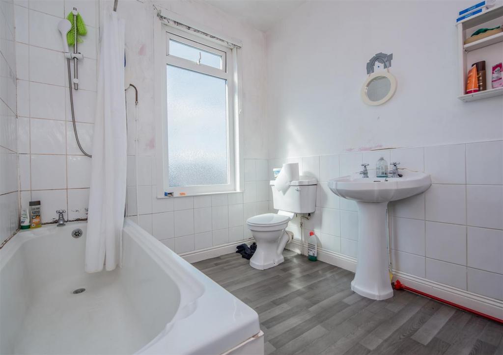 Bathroom / WC:
