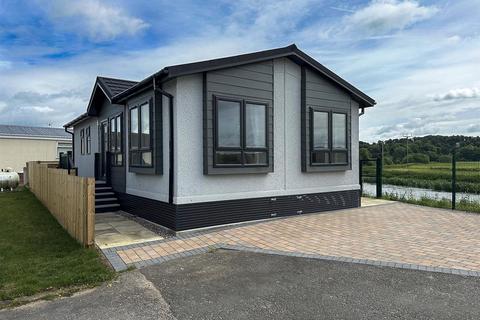 2 bedroom detached bungalow for sale, Riverside Park, Burton-On-Trent DE14
