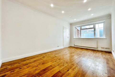 3 bedroom apartment to rent, Springfield Road, Windsor SL4