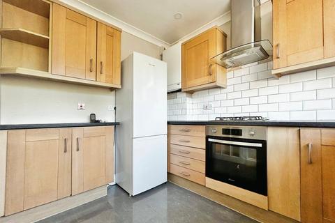 3 bedroom apartment to rent, Springfield Road, Windsor SL4