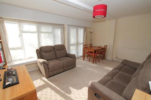 91 Denmark Gardens, Carshalton, SM5 2JN